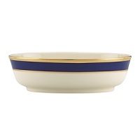 Inspired by privately commissioned presidential dinnerware, this fine china features stately navy bands and a gold border etched with patriotic stars.