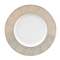 Vera Wang, in collaboration with Wedgwood, has designed a tableware collection full of understated elegance and classic beauty that embraces the ultra chic, sophisticated style that Vera is known for. Gilded Weave takes its inspiration from the Greek and Neo-classical accents used in Vera Wangs Spring 2008 Bridal Collection. The gold and platinum mixed motifs invoke themes of nature and spring with graceful and subtle flourishes. This collection is designed to stand-alone or to mix and match. Vera Wang, in collaboration with Wedgwood, has designed a tableware collection full of understated elegance and classic beauty that embraces the ultra chic, sophisticated style that Vera is known for. Gilded Weave takes its inspiration from the Greek and Neo-classical accents used in Vera Wangs Spring 2008 Bridal Collection. The gold and platinum mixed motifs invoke themes of nature and spring with graceful and subtle flourishes. This collection is designed to stand-alone or to mix and match.