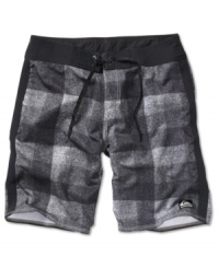 Hit the surf with these classic boardshorts from Quiksilver, the perfect style for the sand and sun. Hit the surf with these classic boardshorts from Quiksilver, the perfect style for the sand and sun.