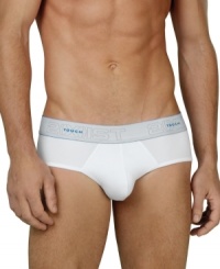 Show good form with these briefs from 2(xist) with microfiber moisture-wicking technology to keep your cool and comfortable from the office to the gym and beyond. Show good form with these briefs from 2(xist) with microfiber moisture-wicking technology to keep your cool and comfortable from the office to the gym and beyond.