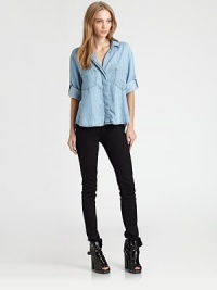 A modern take on the classic button-down shirt, this relaxed chambray shirt has front patch pockets and a split back hem. Point collarHidden button frontFront patch pocketsDropped shouldersLong sleeves with buttoned cuffsSplit back hemTencelMachine washMade in USA of imported fabricModel shown is 5'9 (176cm) wearing US size Small. A modern take on the classic button-down shirt, this relaxed chambray shirt has front patch pockets and a split back hem. Point collarHidden button frontFront patch pocketsDropped shouldersLong sleeves with buttoned cuffsSplit back hemTencelMachine washMade in USA of imported fabricModel shown is 5'9 (176cm) wearing US size Small.