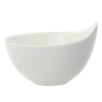 Villeroy & Boch's Urban Nature small rice bowl brings a dynamic new dimension to your table setting. The elegant bone-white porcelain pieces assume fluid, organic shapes for an effect that is both architectural and aerodynamic. Simple yet casually chic, Urban Nature is sure to take your next occasion to unexpected new levels.