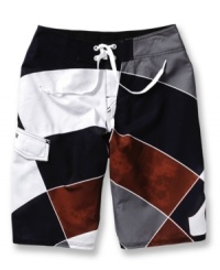 Cool color blocking gives these Quiksilver board shorts instant presence on the beach or boardwalk. Cool color blocking gives these Quiksilver board shorts instant presence on the beach or boardwalk.