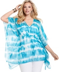 Capture a bohemian vibe with MICHAEL Michael Kors' batwing sleeve plus size top, refreshed by an airy tie-dye print.