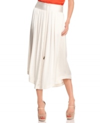 With an on-trend shirttail hem, this Vince Camuto midi skirt is a summer must-have! With an on-trend shirttail hem, this Vince Camuto midi skirt is a summer must-have!