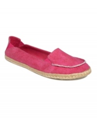 Laid back and loving it. The Clover flats by Rocket Dogs are your jeans' new best friend with their soft fabric upper and espadrille detail. Laid back and loving it. The Clover flats by Rocket Dogs are your jeans' new best friend with their soft fabric upper and espadrille detail.