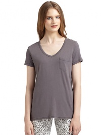 THE LOOKV-neckChest pocketShort sleevesPullover styleTHE FITAbout 25 from shoulder to hemTHE MATERIALCotton/rayonCARE & ORIGINMachine washImported THE LOOKV-neckChest pocketShort sleevesPullover styleTHE FITAbout 25 from shoulder to hemTHE MATERIALCotton/rayonCARE & ORIGINMachine washImported