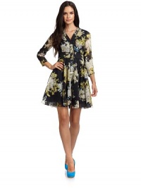 THE LOOKAllover abstract floral printFront snap closurePleated, A-line skirtTHE FITAbout 36 from shoulder to hemTHE MATERIALCottonFully linedCARE & ORIGINDry cleanMade in USA Model shown is 5'11 (180cm) wearing a US size 4. THE LOOKAllover abstract floral printFront snap closurePleated, A-line skirtTHE FITAbout 36 from shoulder to hemTHE MATERIALCottonFully linedCARE & ORIGINDry cleanMade in USA Model shown is 5'11 (180cm) wearing a US size 4.