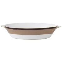 Wedgwood pays tribute to the traditional English equestrian lifestyle with this fine serving bowl inspired by the work of 18th-century horse painter George Stubbs. Burnished gold silhouettes, classic stirrup stripes and rich shades of tan and brown evoke the stylish essence of horse riding. Wedgwood pays tribute to the traditional English equestrian lifestyle with this fine serving bowl inspired by the work of 18th-century horse painter George Stubbs. Burnished gold silhouettes, classic stirrup stripes and rich shades of tan and brown evoke the stylish essence of horse riding.