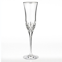 The revolutionary Lismore pattern with a fresh, more slender shape. Featuring a platinum rim and an oversized bowl and thinner stem; Lismore Essence is exquisite and statuesque. The revolutionary Lismore pattern with a fresh, more slender shape. Featuring a platinum rim and an oversized bowl and thinner stem; Lismore Essence is exquisite and statuesque.