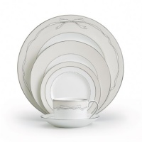Vera Wang by Wedgwood Love Knots Five-Piece Place Setting Vera Wang by Wedgwood Love Knots Five-Piece Place Setting