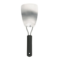 OXO International Large Flexible Turner features a flexible spring-steel head that slides easily beneath delicate foods while keeping them intact. The head is large enough to accommodate fish filets, omelets, crepes and more. Bakers can use this Turner to lift cookies and pastries off a cookie sheet without breaking them. OXO International Large Flexible Turner features a flexible spring-steel head that slides easily beneath delicate foods while keeping them intact. The head is large enough to accommodate fish filets, omelets, crepes and more. Bakers can use this Turner to lift cookies and pastries off a cookie sheet without breaking them.