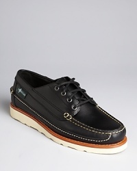 A mid boat shoe design offers a greater height than the classic, giving your everyday casual look a little extra panache. A mid boat shoe design offers a greater height than the classic, giving your everyday casual look a little extra panache.
