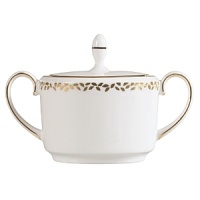 Vera Wang, in collaboration with Wedgwood, has designed a tableware collection full of understated elegance, classic beauty that embraces the ultra chic, sophisticated style that Vera is known for. Gilded Leaf takes its inspiration from the Greek and Neo-classical accents used in Vera Wangs Spring 2008 Bridal Collection. The gold and platinum mixed motifs invoke themes of nature and spring with graceful and subtle flourishes. This collection is designed to stand-alone or to mix and match. Vera Wang, in collaboration with Wedgwood, has designed a tableware collection full of understated elegance, classic beauty that embraces the ultra chic, sophisticated style that Vera is known for. Gilded Leaf takes its inspiration from the Greek and Neo-classical accents used in Vera Wangs Spring 2008 Bridal Collection. The gold and platinum mixed motifs invoke themes of nature and spring with graceful and subtle flourishes. This collection is designed to stand-alone or to mix and match.