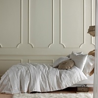 Tailored with enormous, asymmetrical pleats across the face, the Belgravia duvet cover forms elegant drifts of smooth cotton sateen, herringbone ramie and white linen that whisper of couture boutiques and custom-designed wedding gowns. Tailored with enormous, asymmetrical pleats across the face, the Belgravia duvet cover forms elegant drifts of smooth cotton sateen, herringbone ramie and white linen that whisper of couture boutiques and custom-designed wedding gowns.