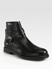 Iconic jodhpur boot of Italian calfskin with iconic side gancini ornament and buckle detail.Leather upperLeather liningPadded insoleRubber soleMade in Italy Iconic jodhpur boot of Italian calfskin with iconic side gancini ornament and buckle detail.Leather upperLeather liningPadded insoleRubber soleMade in Italy