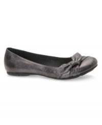 Flat-out fabulous! With its feminine bow detail, Born's Molly flats add just the right decorative element to a casual look (think slim pants or leggings). Flat-out fabulous! With its feminine bow detail, Born's Molly flats add just the right decorative element to a casual look (think slim pants or leggings).