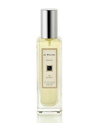 Named after the street number of the first bijou store in London, 154 is a chameleon-like fragrance. Allow yourself to be led on an olfactory journey, from citrus to herbaceous lavender and basil, finishing with a woody base of sandalwood and vetiver that quite simply captivates the senses. Named after the street number of the first bijou store in London, 154 is a chameleon-like fragrance. Allow yourself to be led on an olfactory journey, from citrus to herbaceous lavender and basil, finishing with a woody base of sandalwood and vetiver that quite simply captivates the senses.