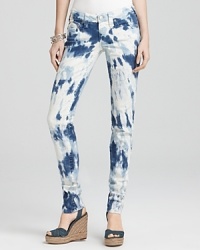Go for bold in these True Religion skinny jeans, emblazoned with a bohemian-cool tie-dye print. Go for bold in these True Religion skinny jeans, emblazoned with a bohemian-cool tie-dye print.