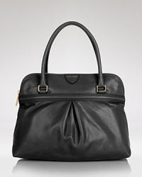 Invest in forever-chic with this satchel from Marc Jacobs. Crafted from rich leather and styled for season-to-season style, this piece is both wonderfully classic and ultra-cool.