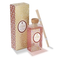 This beautiful bottle is a feast for the senses. Fragrant and alluring, it creates a calming, fresh ambiance. This beautiful bottle is a feast for the senses. Fragrant and alluring, it creates a calming, fresh ambiance.