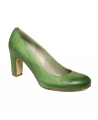 Ecco's Omara pumps are smooth and pretty. The perfect addition to your shoe collection. Ecco's Omara pumps are smooth and pretty. The perfect addition to your shoe collection.