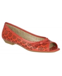 Inspired by sunny afternoons, the charming Pola flats by Naturalizer feature laser-cut leather topped off with a patent bow and tiny peep toe. Inspired by sunny afternoons, the charming Pola flats by Naturalizer feature laser-cut leather topped off with a patent bow and tiny peep toe.