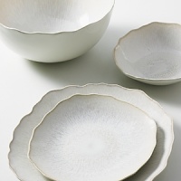 Jars unique tabletop concept offers authentic hand-craftsmanship and contemporary design for everyday use. Jars Plume White Pearl is a beautiful collection, combining French savoir-faire and natural organic inspiration. Jars unique tabletop concept offers authentic hand-craftsmanship and contemporary design for everyday use. Jars Plume White Pearl is a beautiful collection, combining French savoir-faire and natural organic inspiration.