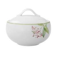 The Green Garland collection is composed of pure white fine china. Each piece features a light, fresh floral treatment in soft shades of green and yellow. Shape is always important and Villeroy & Boch, offering tableware pieces in this collection in round or oblong to create a decidedly modern approach. The Green Garland collection is composed of pure white fine china. Each piece features a light, fresh floral treatment in soft shades of green and yellow. Shape is always important and Villeroy & Boch, offering tableware pieces in this collection in round or oblong to create a decidedly modern approach.