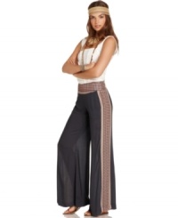 Oh-so boho, these printed Free People wide-leg pants update any fitted tee for a relaxed yet on-trend look! Oh-so boho, these printed Free People wide-leg pants update any fitted tee for a relaxed yet on-trend look!