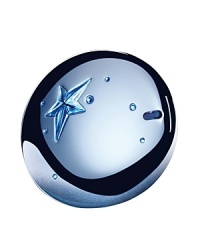 A holiday season favorite to indulge the sophisticated ANGEL lover. The Deluxe Refillable Purse Spray shines like a starry jewel, dressed in sparkling blue Swarovski crystals. The elegant silver spray stays protected in its sky-blue coffret with a smooth black velvet interior. A glamorous pouch of blue and black velvet is included to keep your precious star safe on all your celestial adventures. A holiday season favorite to indulge the sophisticated ANGEL lover. The Deluxe Refillable Purse Spray shines like a starry jewel, dressed in sparkling blue Swarovski crystals. The elegant silver spray stays protected in its sky-blue coffret with a smooth black velvet interior. A glamorous pouch of blue and black velvet is included to keep your precious star safe on all your celestial adventures.