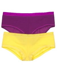 A stretchy one size boyshort constructed of fine yarns for a comfortable fit. A stretchy one size boyshort constructed of fine yarns for a comfortable fit.