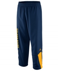 Represent your favorite NCAA team every time you step on the court with these comfortable California Golden Bears basketball pants featuring Dri-Fit technology from Nike.