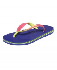 As bold as the colors of Brasil. Color blocking lends fun drama to the Brasil Mix flip flops by Havaianas. As bold as the colors of Brasil. Color blocking lends fun drama to the Brasil Mix flip flops by Havaianas.