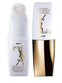 TOP SECRETS Flash Radiance Skincare Brush 40ml. An exceptionally clever product inspired by the tips of professionals. This high-performance formula combines all the benefits of a skincare product with the precision and ease of a brush, the silky and comfortable texture glides over the skin, leaving it feeling incredibly fresh and invigorated.On the skin's surface, light-reflecting micro-pigments are able to capture and diffuse light, to reduce skin imperfections. Hydration and protection. TOP SECRETS Flash Radiance Skincare Brush 40ml. An exceptionally clever product inspired by the tips of professionals. This high-performance formula combines all the benefits of a skincare product with the precision and ease of a brush, the silky and comfortable texture glides over the skin, leaving it feeling incredibly fresh and invigorated.On the skin's surface, light-reflecting micro-pigments are able to capture and diffuse light, to reduce skin imperfections. Hydration and protection.