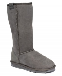 The Stinger hi boots by EMU are a classic winter-weather style, made from the finest Australian sheepskin, which naturally wicks away moisture for odorless footwear. It also features premium embossed leather and suede branding and superior double stitched seams for added strength. The Stinger hi boots by EMU are a classic winter-weather style, made from the finest Australian sheepskin, which naturally wicks away moisture for odorless footwear. It also features premium embossed leather and suede branding and superior double stitched seams for added strength.