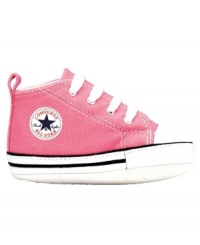 Start your little on off on the right foot with these ever-cool Converse shoes made just for the crib set! Start your little on off on the right foot with these ever-cool Converse shoes made just for the crib set!