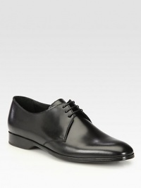 Classic lace-up oxford with a beveled heel, rendered in smooth, supple Italian leather.Leather upperLeather liningPadded insoleRubber soleMade in Italy Classic lace-up oxford with a beveled heel, rendered in smooth, supple Italian leather.Leather upperLeather liningPadded insoleRubber soleMade in Italy