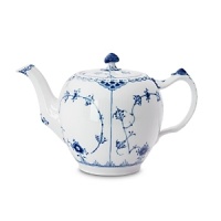 The elegant Blue Fluted Half Lace collection was launched in 1775. The Blue Fluted pattern offers much more than a dinner service. It also includes a large selection of striking accessories that will be enjoyed by anyone with an affinity for classic design. The elegant Blue Fluted Half Lace collection was launched in 1775. The Blue Fluted pattern offers much more than a dinner service. It also includes a large selection of striking accessories that will be enjoyed by anyone with an affinity for classic design.