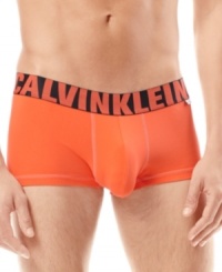 Underwear peeking above your belt is so passe. Avoid the show with these low-rise Calvin Klein trunks. Underwear peeking above your belt is so passe. Avoid the show with these low-rise Calvin Klein trunks.