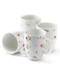 Sprinkled with dainty pink and gold blossoms, Country Rose Buds mugs evoke all the elegance of the original Old Country Roses pattern but with a more casual, contemporary feel. Sprinkled with dainty pink and gold blossoms, Country Rose Buds mugs evoke all the elegance of the original Old Country Roses pattern but with a more casual, contemporary feel.