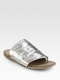 A comfortable staple made of distressed metallic leather for a worn-in look. Distressed metallic leather upperLeather lining and solePadded insoleMade in Italy A comfortable staple made of distressed metallic leather for a worn-in look. Distressed metallic leather upperLeather lining and solePadded insoleMade in Italy