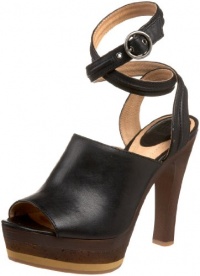 FRYE Women's Kara Trapunto Sandal