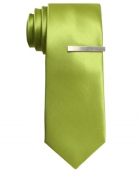 Boost your dress wardrobe with the shot of cool color on this skinny tie from Alfani RED. Boost your dress wardrobe with the shot of cool color on this skinny tie from Alfani RED.