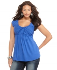 Soprano gets trendy-chic with around-town-wear. Effortless to put on, this plus size topper always look cute. Soprano gets trendy-chic with around-town-wear. Effortless to put on, this plus size topper always look cute.