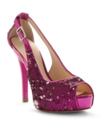 Every woman can dress in satin and lace with the enchanting Guess Hondola pumps and their cute cutout details, flirty peep toe and sexy high heel. Every woman can dress in satin and lace with the enchanting Guess Hondola pumps and their cute cutout details, flirty peep toe and sexy high heel.