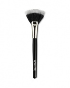Laura Mercier Fan Powder Brush, specifically designed to be used with the Invisible Loose Setting Powder, lightly sweeps setting powder onto skin to help create a soft focus effect, diminishing the look of fine lines and imperfections while visibly smoothing skin.