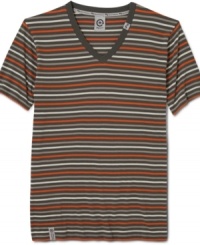 Get on the straight and narrow with the casual sporty stripes of this t-shirt from LRG. Get on the straight and narrow with the casual sporty stripes of this t-shirt from LRG.