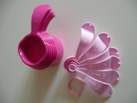 Tupperware Pink Measuring Cups and Spoon Set