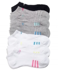 A 3-pack of no-show socks with built-in odor-resistant treatment and classic adidas style. A 3-pack of no-show socks with built-in odor-resistant treatment and classic adidas style.